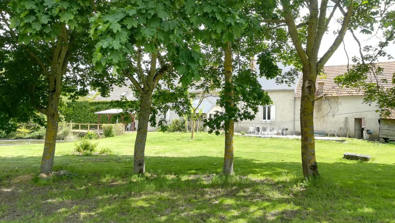 La Ferme De L'Isle Et Sa Roulotte Bed & Breakfast Avaray Exterior foto