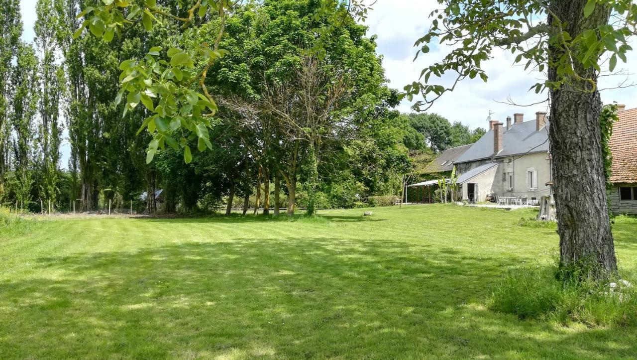 La Ferme De L'Isle Et Sa Roulotte Bed & Breakfast Avaray Exterior foto