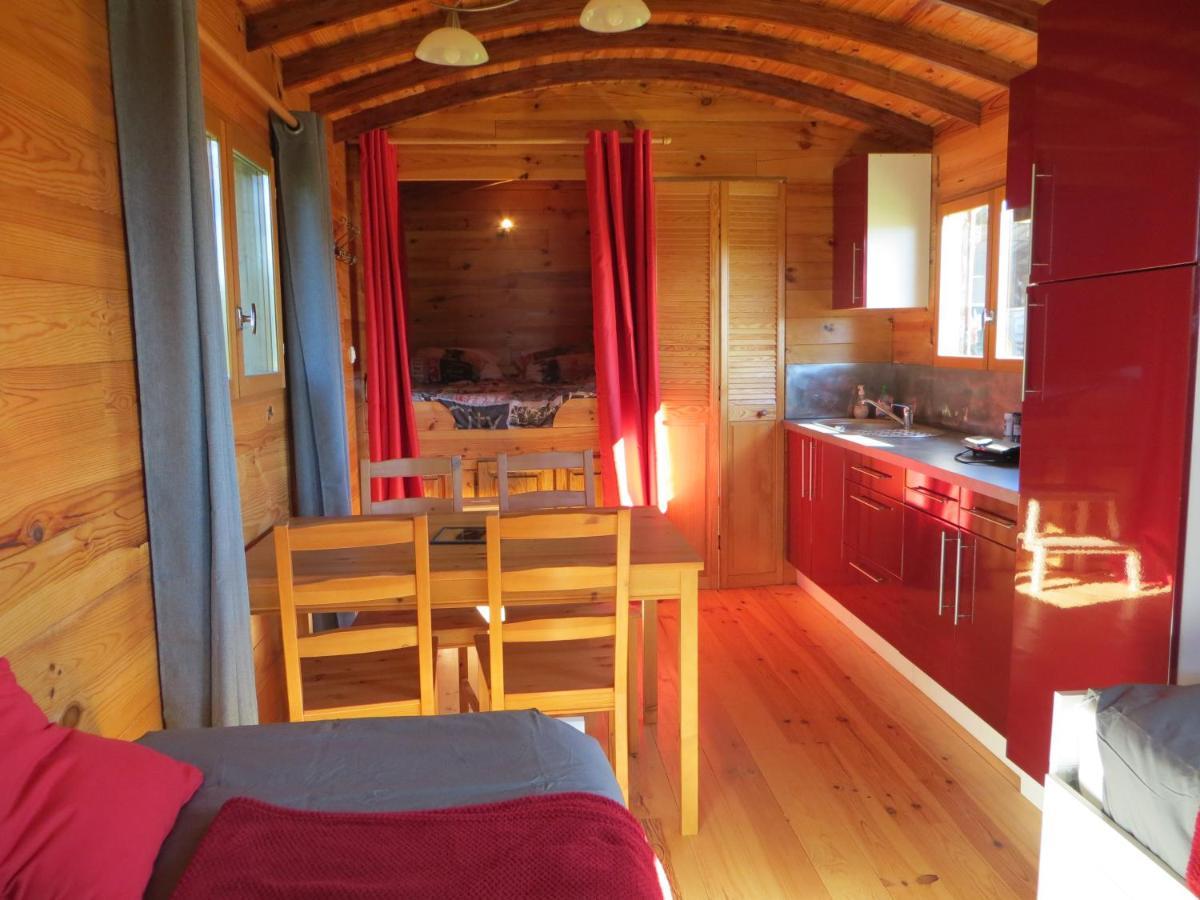 La Ferme De L'Isle Et Sa Roulotte Bed & Breakfast Avaray Exterior foto