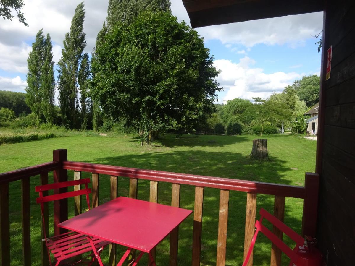 La Ferme De L'Isle Et Sa Roulotte Bed & Breakfast Avaray Exterior foto