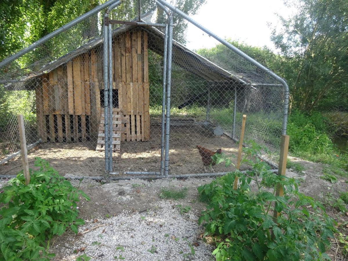 La Ferme De L'Isle Et Sa Roulotte Bed & Breakfast Avaray Exterior foto
