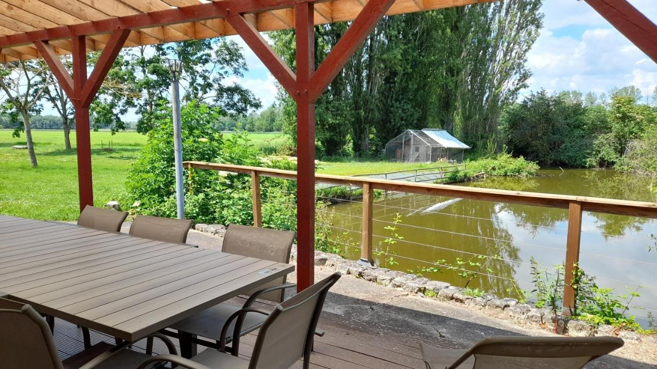 La Ferme De L'Isle Et Sa Roulotte Bed & Breakfast Avaray Exterior foto